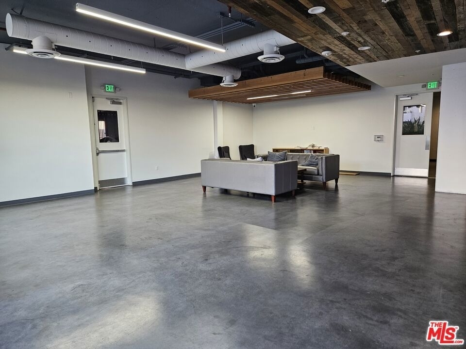 105 S Mariposa Avenue - Photo 16