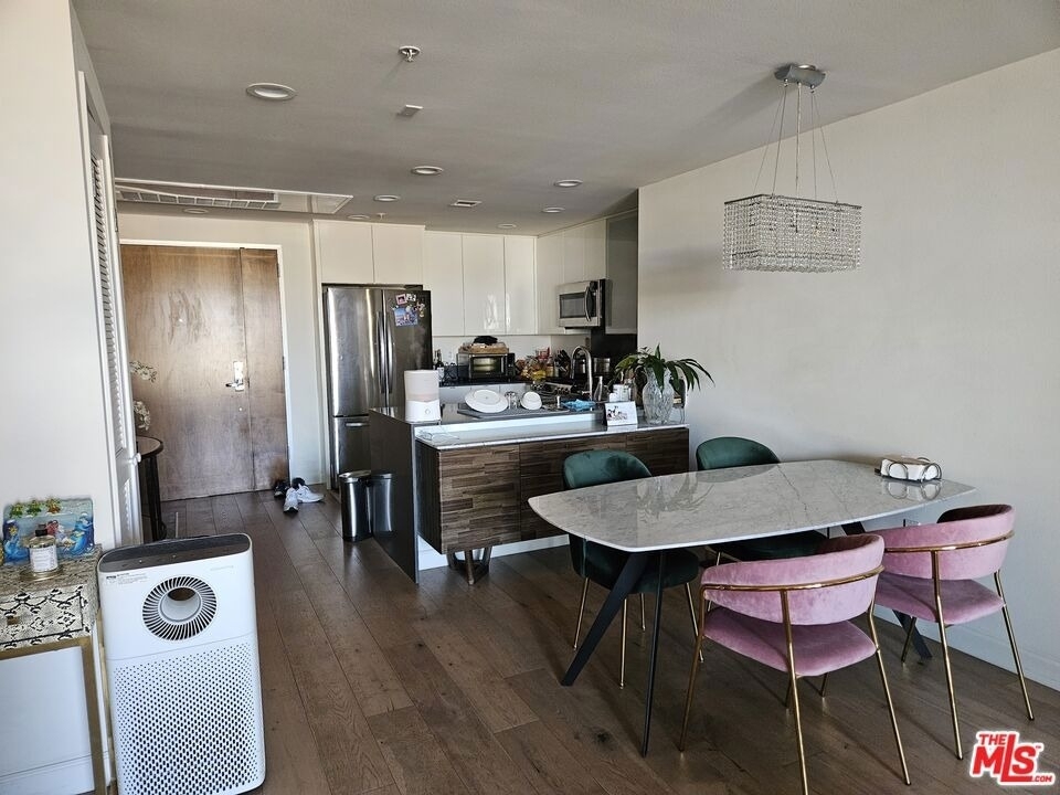 105 S Mariposa Avenue - Photo 5