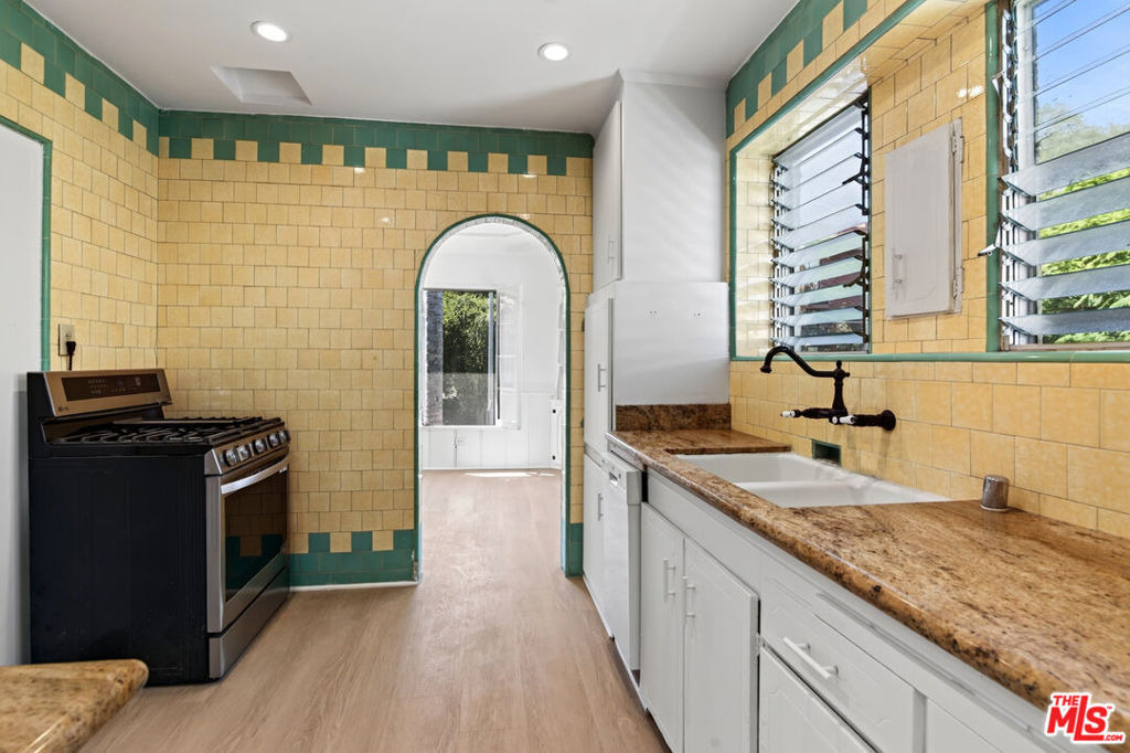 900 S Wooster Street - Photo 9