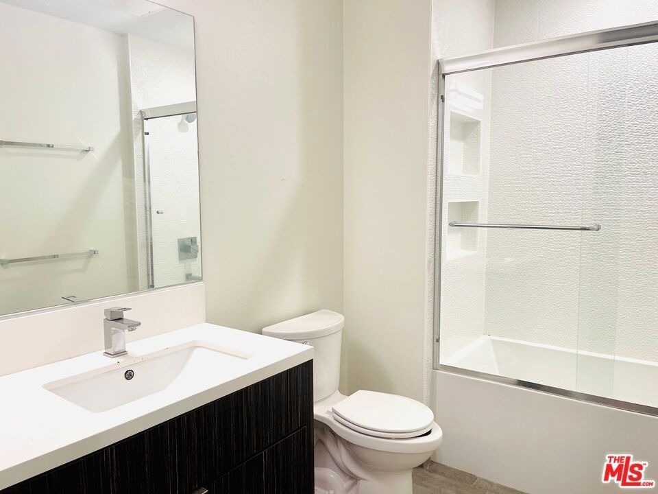1122 Gayley Avenue - Photo 7