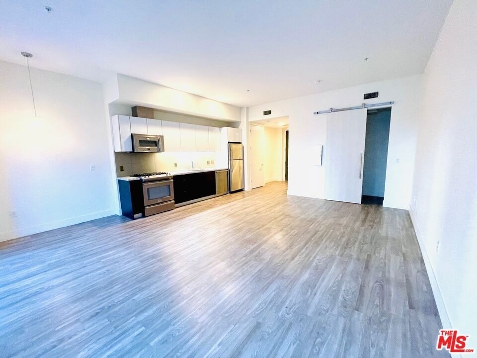 1122 Gayley Avenue - Photo 10