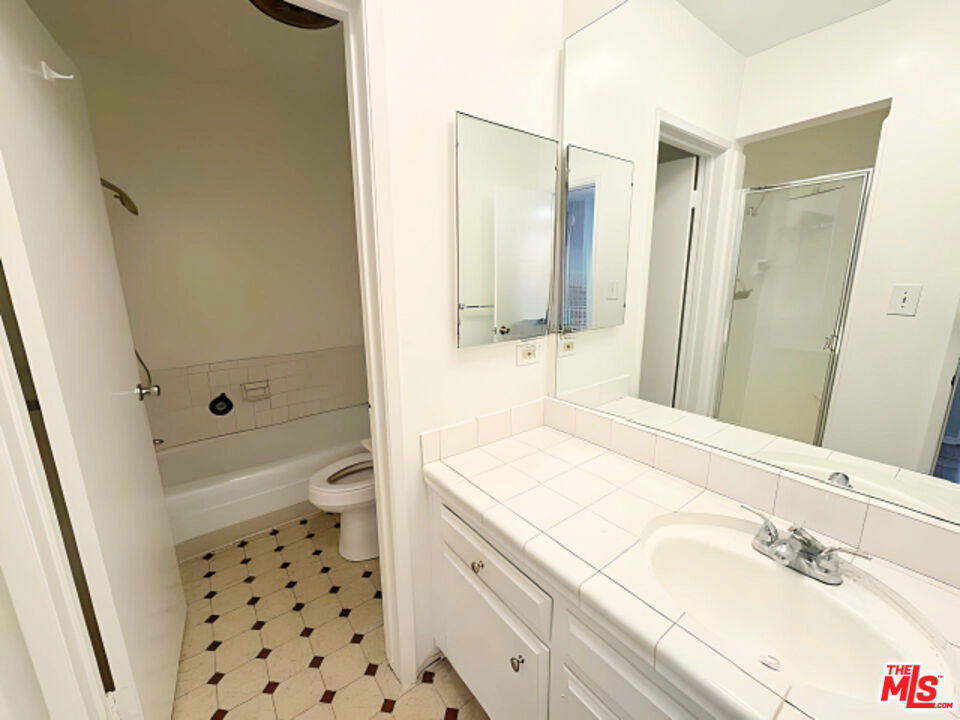 1541 N Laurel Avenue - Photo 17