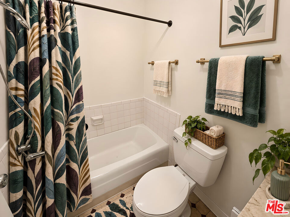 1541 N Laurel Avenue - Photo 8