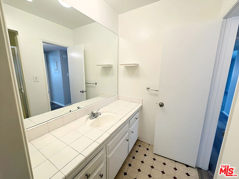 1541 N Laurel Avenue - Photo 18