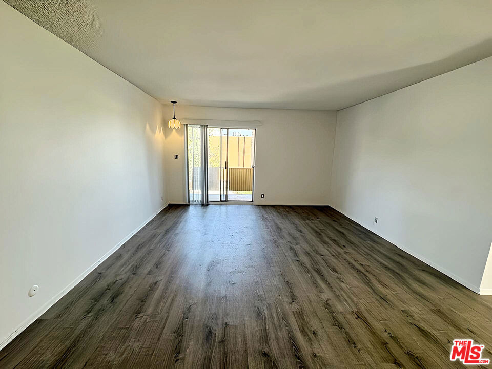 1541 N Laurel Avenue - Photo 12