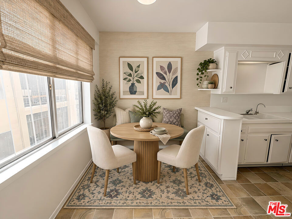 1541 N Laurel Avenue - Photo 3