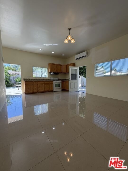 14213 Califa Street - Photo 5
