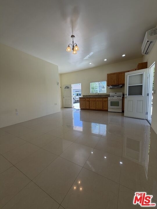 14213 Califa Street - Photo 4
