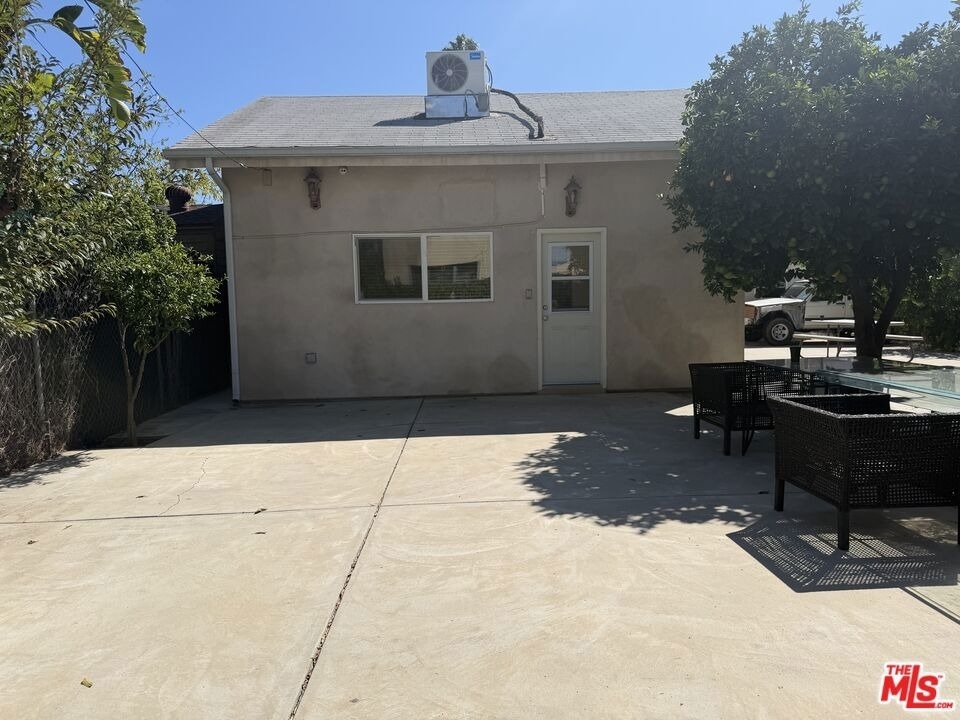 14213 Califa Street - Photo 22