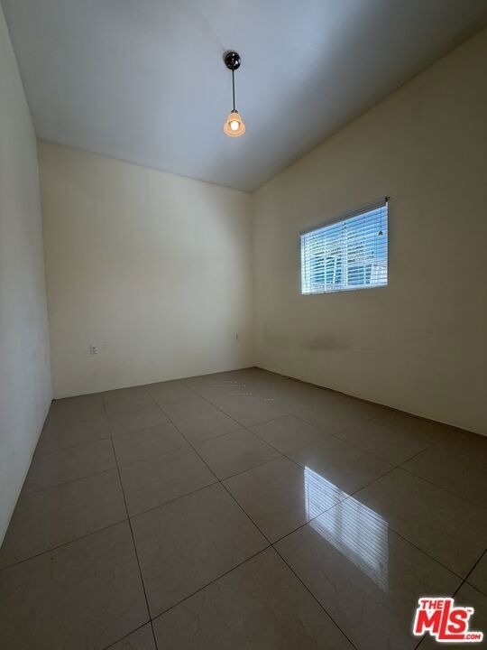 14213 Califa Street - Photo 12