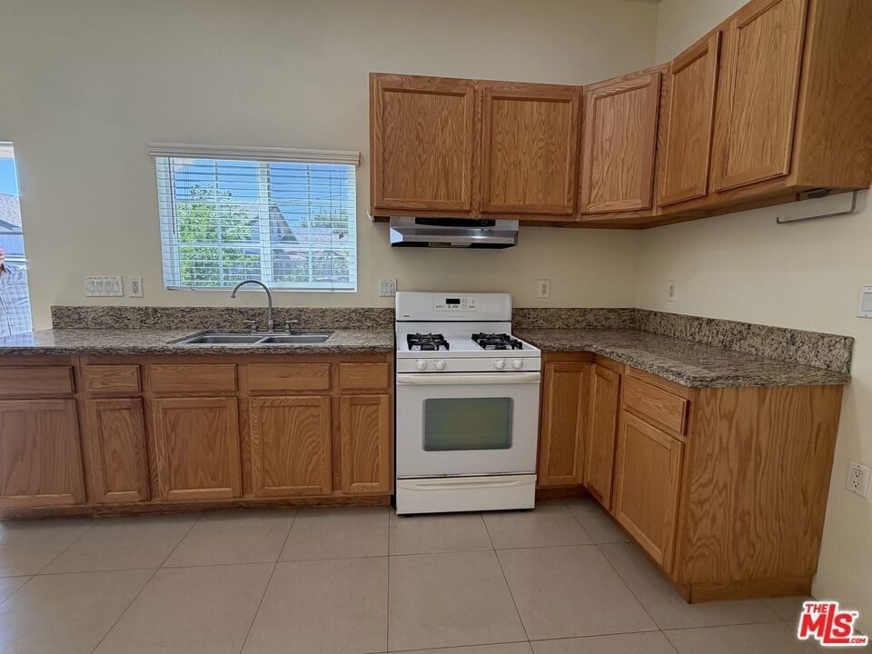 14213 Califa Street - Photo 10