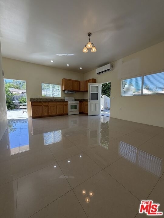 14213 Califa Street - Photo 2