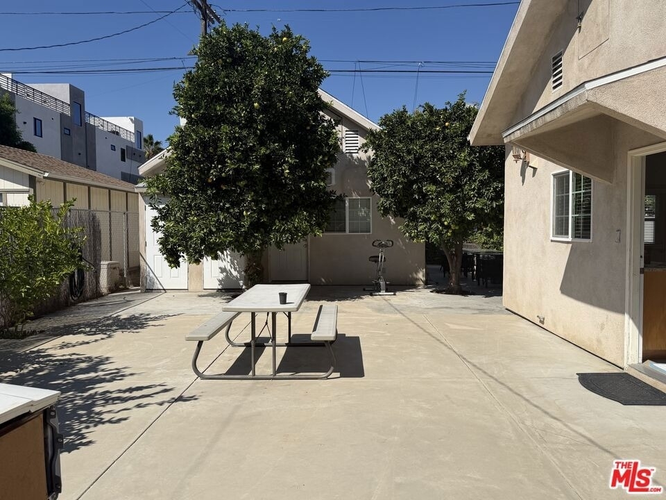 14213 Califa Street - Photo 23