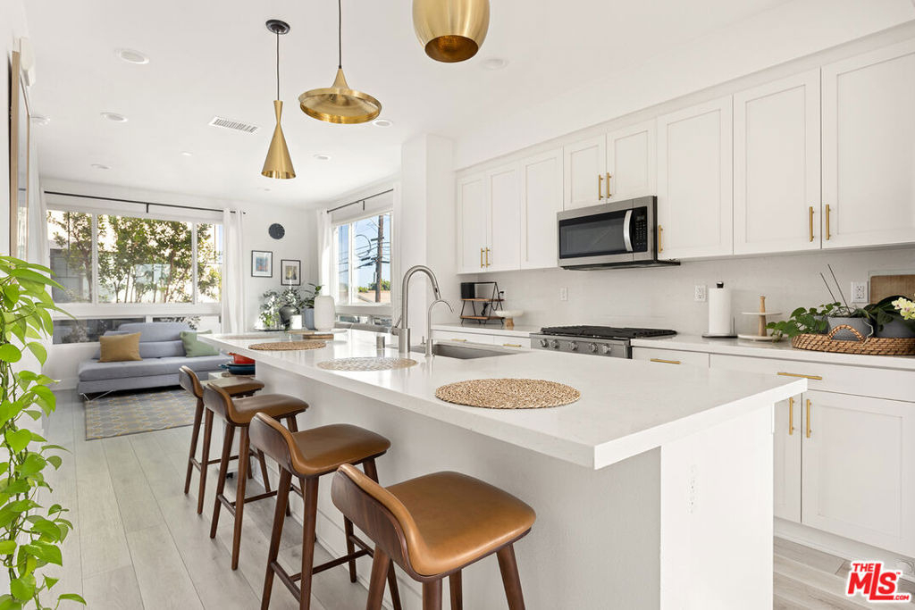 2931 Exposition Place - Photo 0