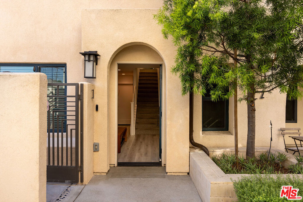 2931 Exposition Place - Photo 26