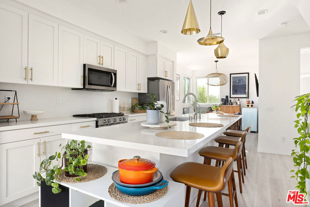2931 Exposition Place - Photo 5