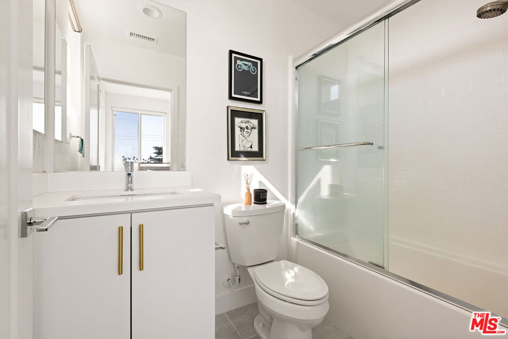 2931 Exposition Place - Photo 18