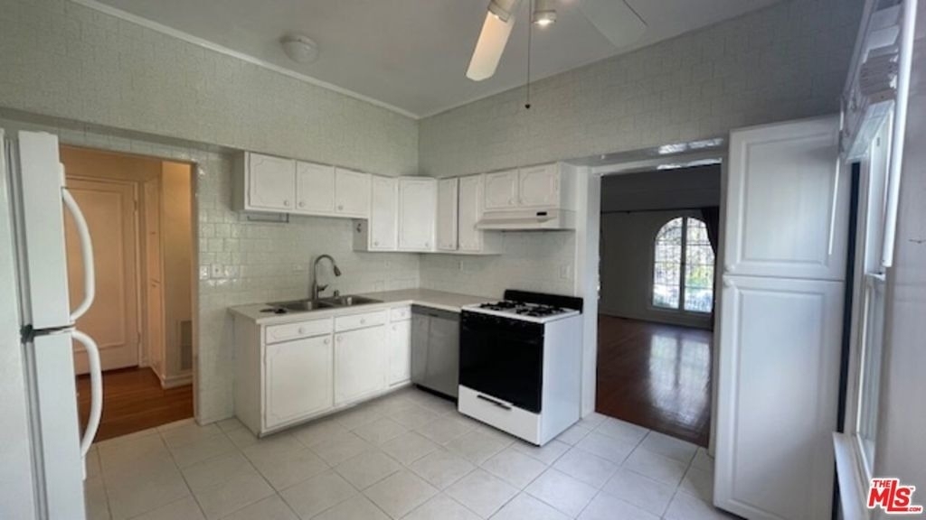 444 N Sycamore Avenue - Photo 9