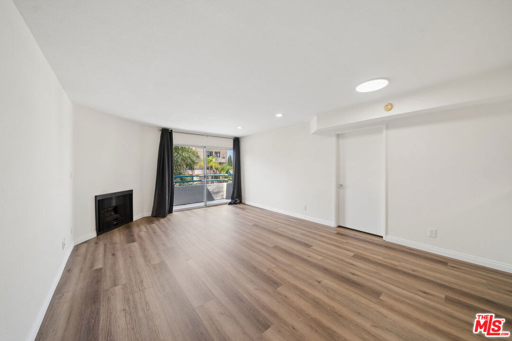 870 Crenshaw Boulevard - Photo 3