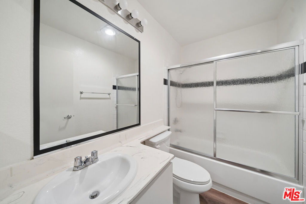 870 Crenshaw Boulevard - Photo 13