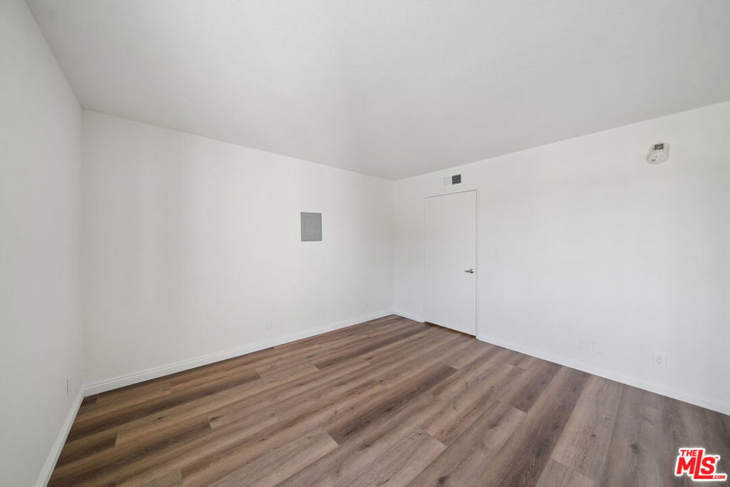 870 Crenshaw Boulevard - Photo 12