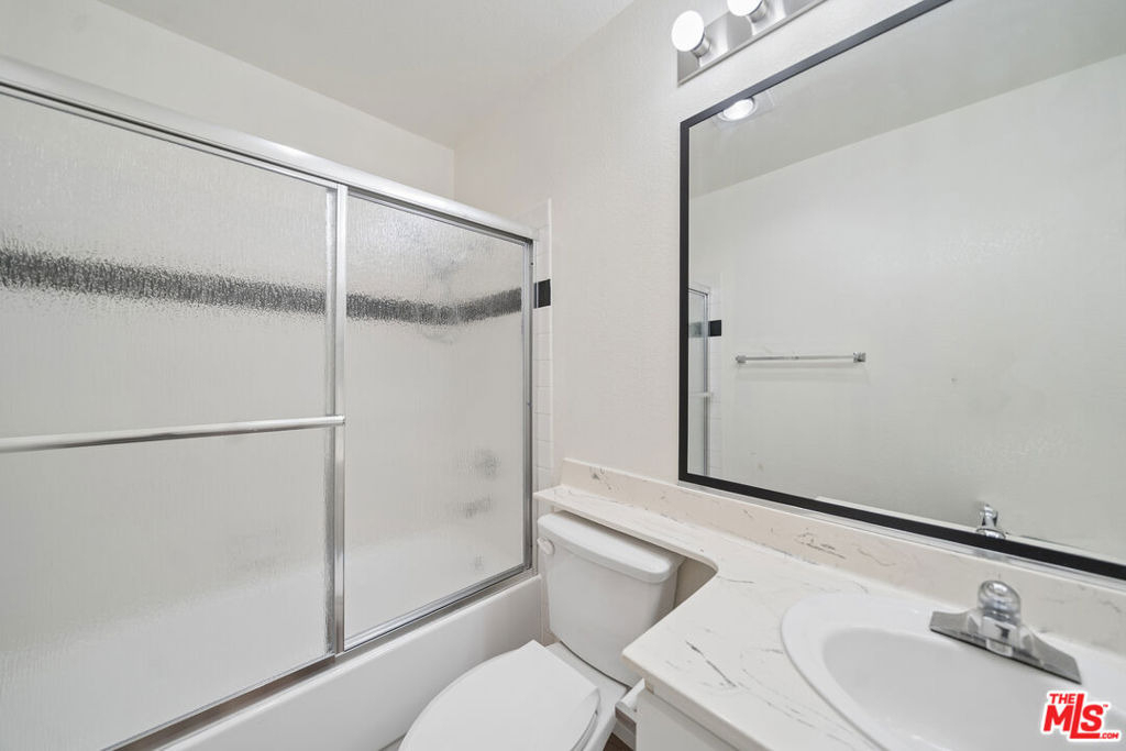 870 Crenshaw Boulevard - Photo 10
