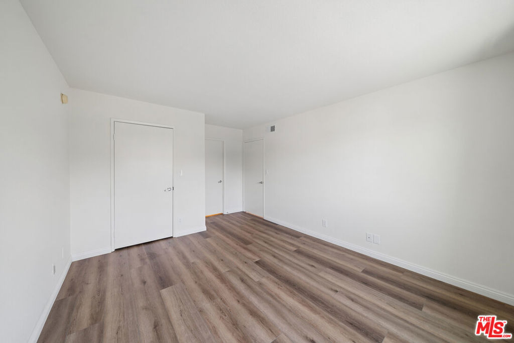 870 Crenshaw Boulevard - Photo 8
