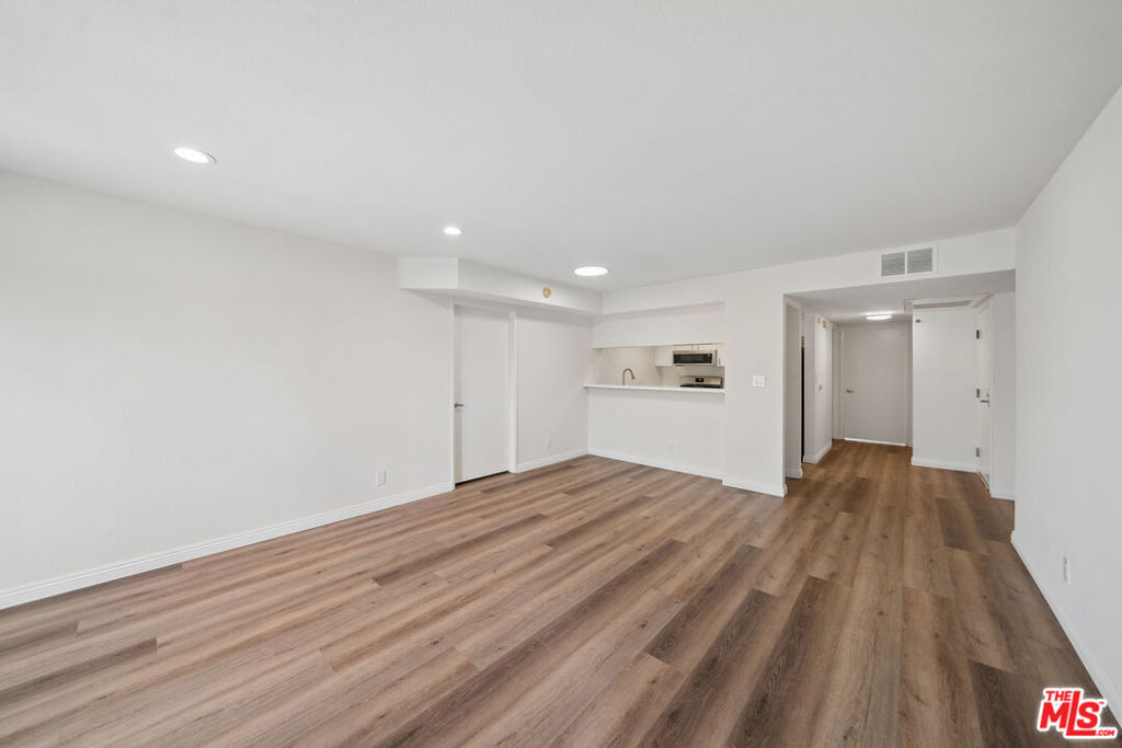 870 Crenshaw Boulevard - Photo 2