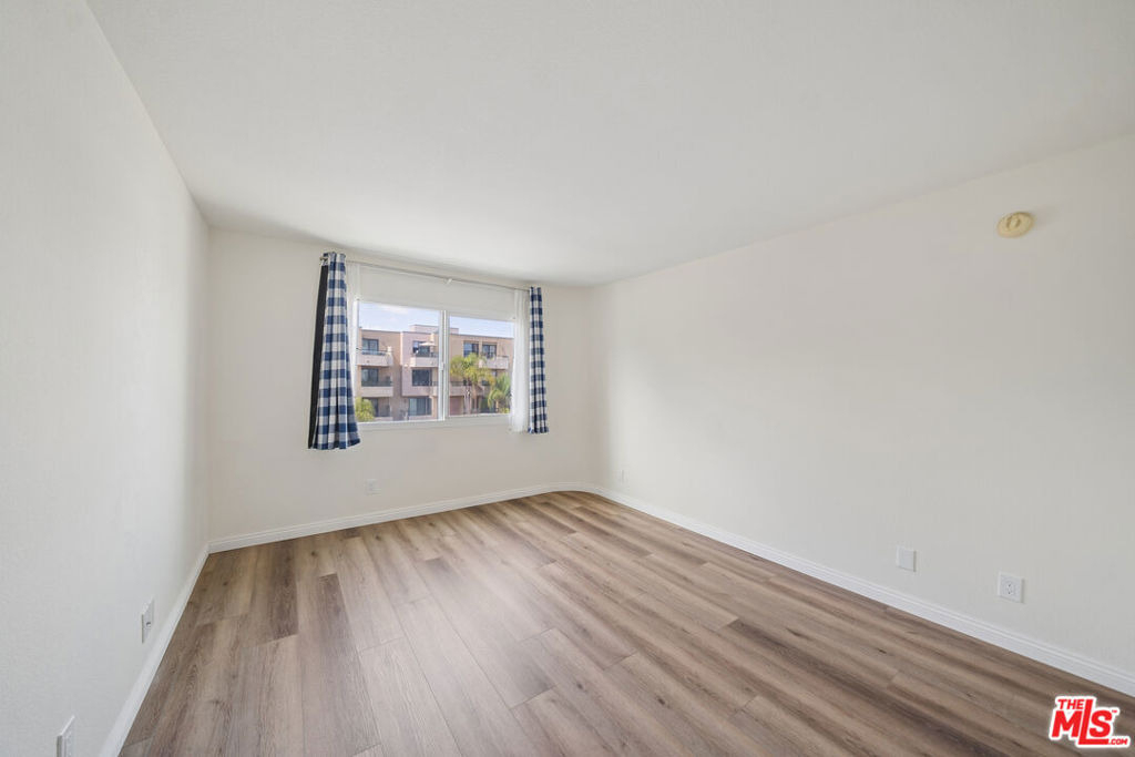 870 Crenshaw Boulevard - Photo 7