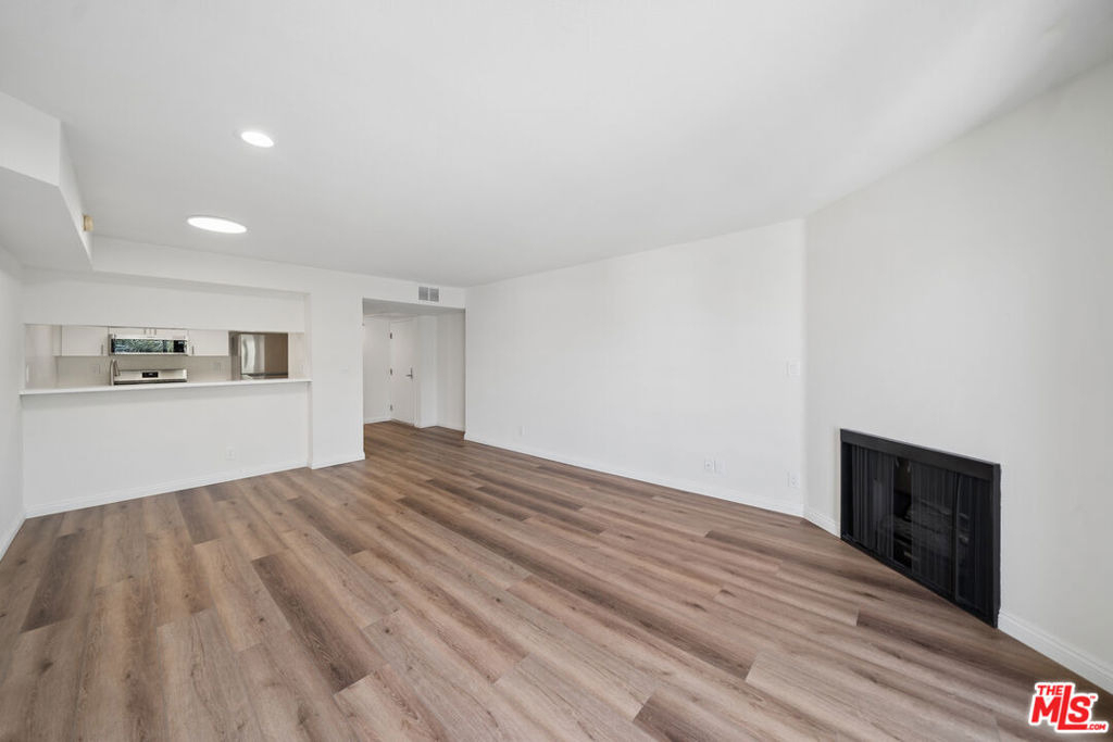 870 Crenshaw Boulevard - Photo 1
