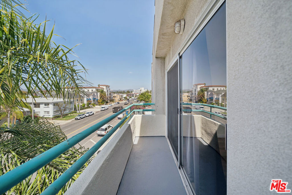 870 Crenshaw Boulevard - Photo 4