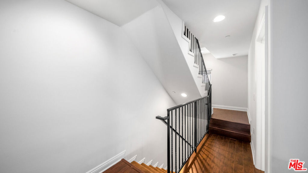 1529 S Beverly Drive - Photo 18