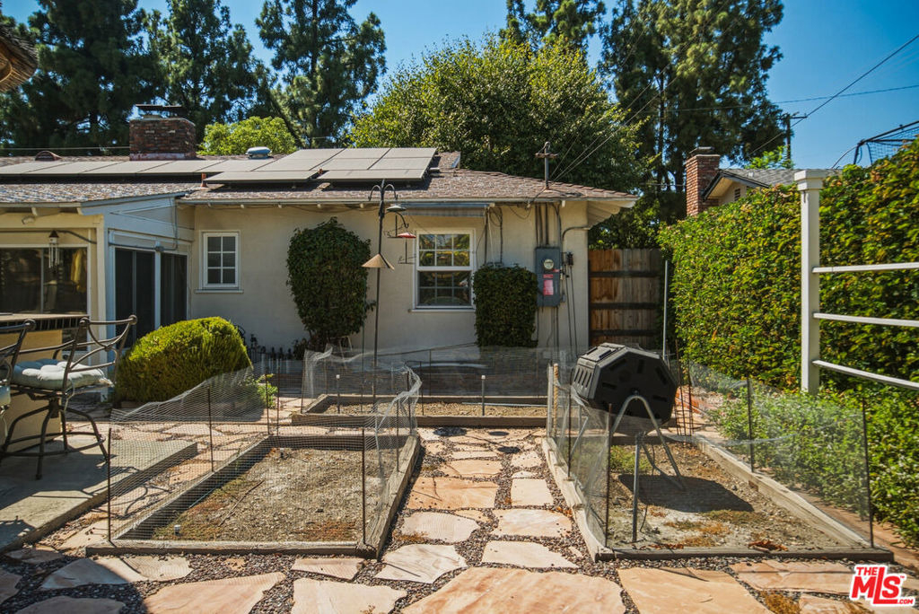 110 S Elwood Avenue - Photo 33