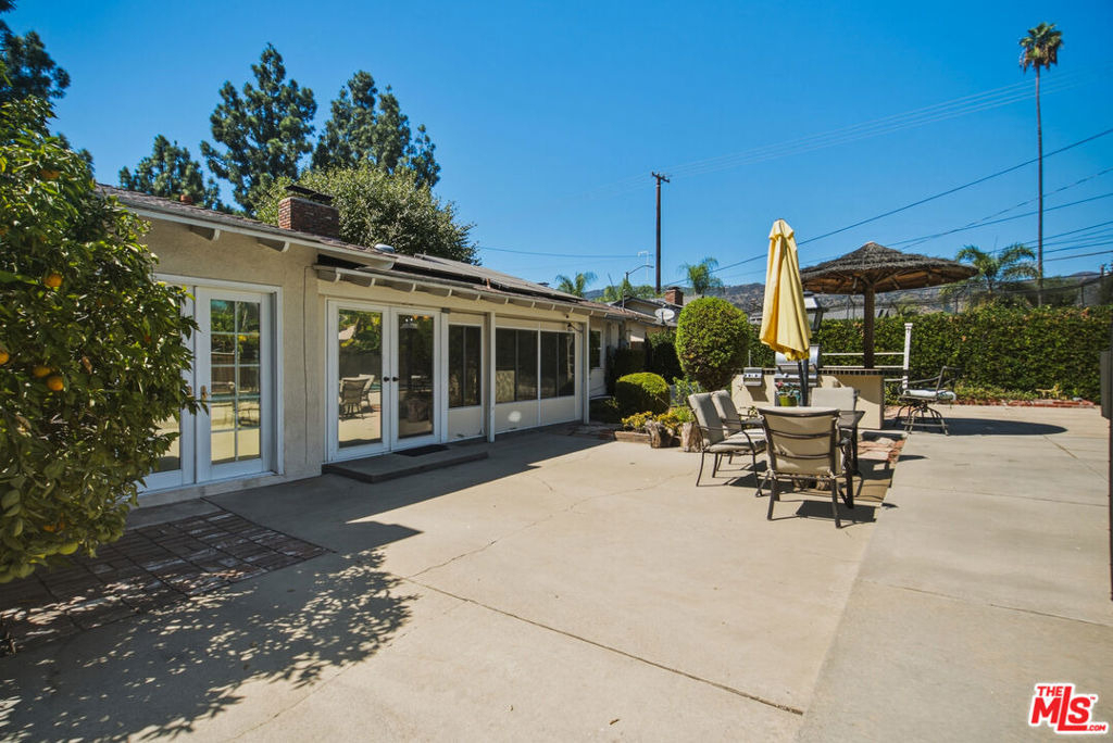 110 S Elwood Avenue - Photo 31