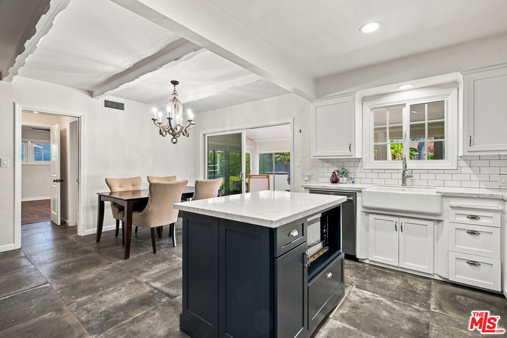 110 S Elwood Avenue - Photo 11