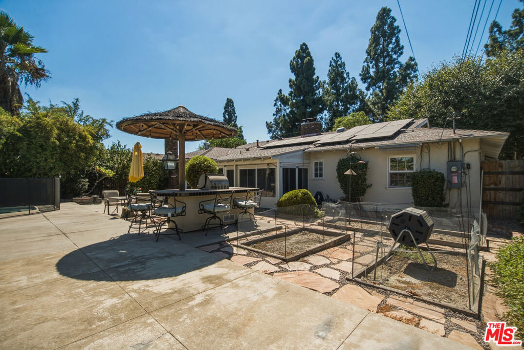110 S Elwood Avenue - Photo 34