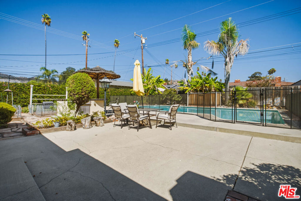 110 S Elwood Avenue - Photo 30