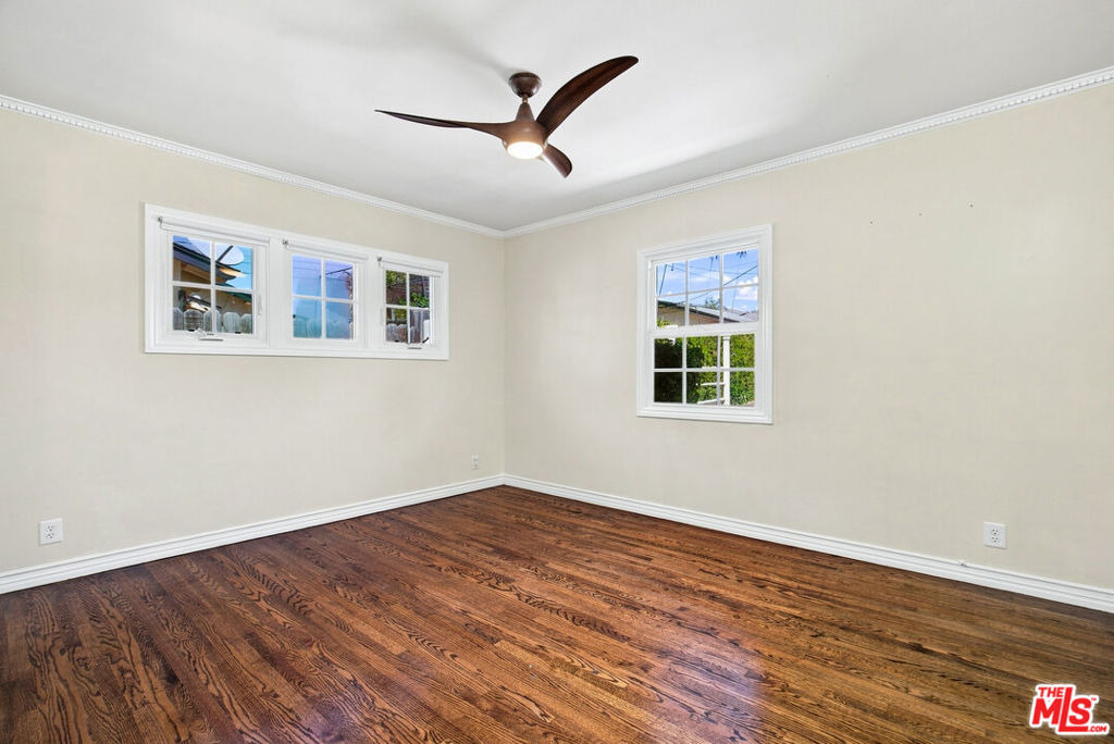 110 S Elwood Avenue - Photo 21