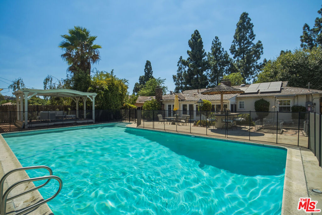 110 S Elwood Avenue - Photo 36