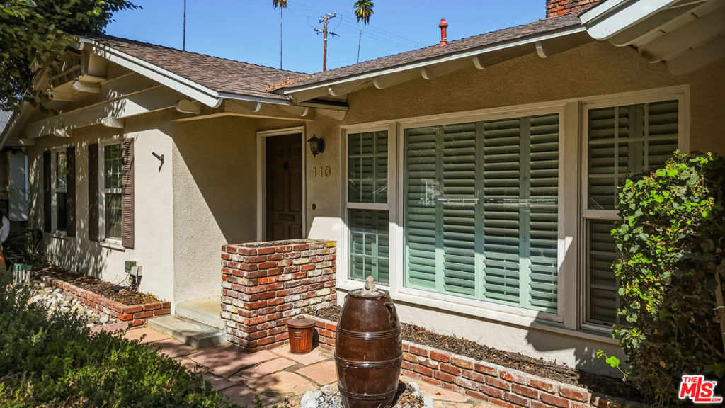 110 S Elwood Avenue - Photo 4