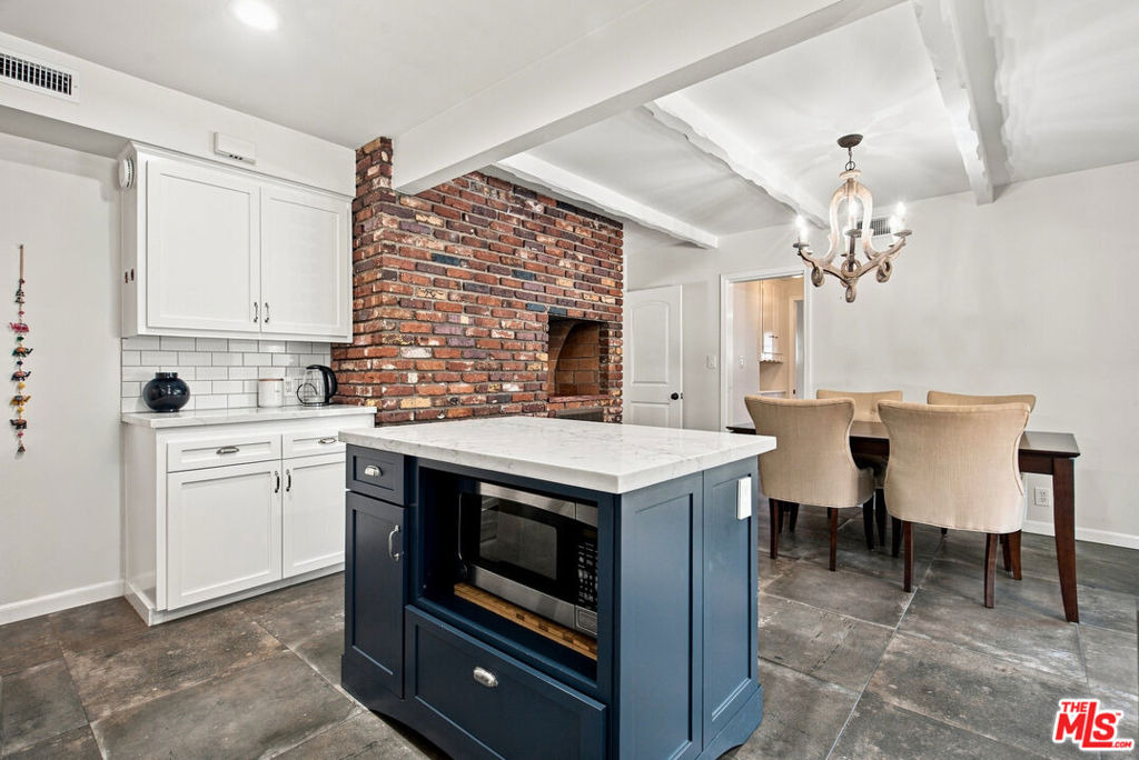 110 S Elwood Avenue - Photo 10