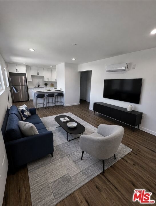 3212 1/2 Glenhurst Avenue - Photo 4