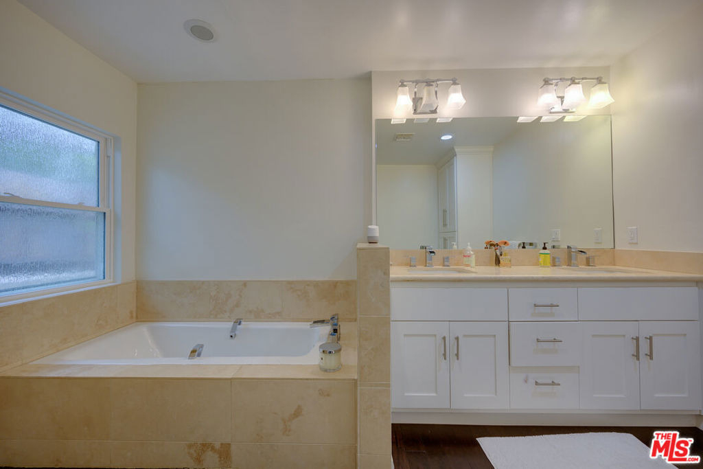 2241 S Beverly Drive - Photo 21