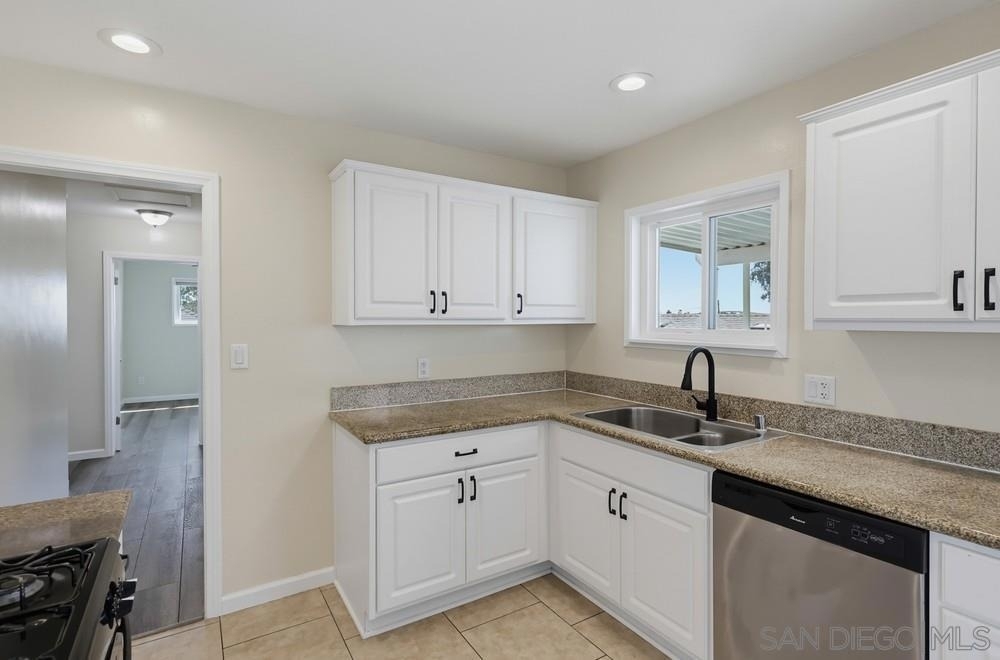 330 35th St - Photo 5