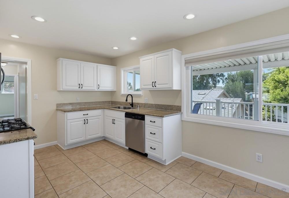330 35th St - Photo 4