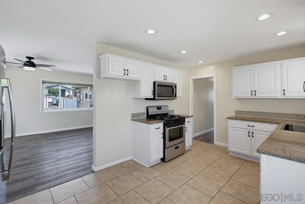 330 35th St - Photo 7