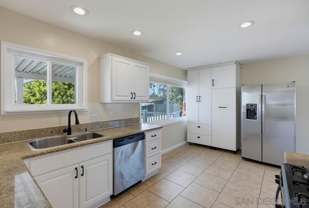 330 35th St - Photo 10