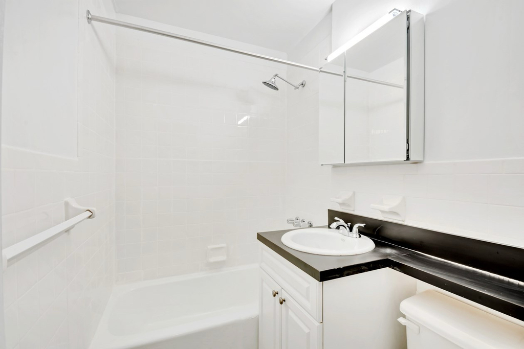 426 West 49th Street - Photo 2