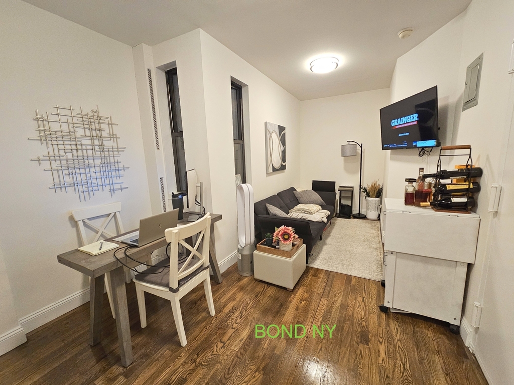 East 89th Street - Photo 3