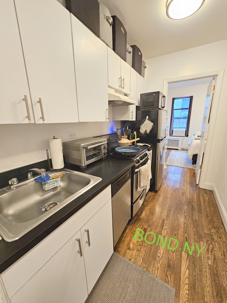 East 89th Street - Photo 2